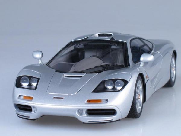 McLaren F1 Short Tail Road Car (Autoart) [1992г., Серебристый металлик, 1:18]