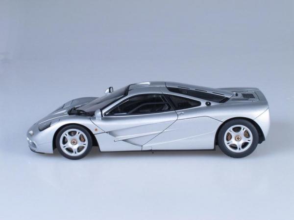 McLaren F1 Short Tail Road Car (Autoart) [1992г., Серебристый металлик, 1:18]