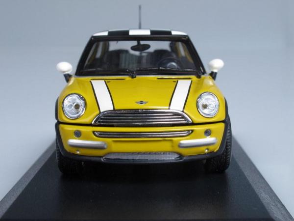 Mini One (Minichamps) [2001г., Желтый с черно-белой крышей, 1:43]