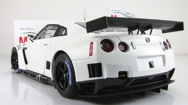 NISSAN GT-R GT1 FIA-GT (Autoart) [2010г., Белый, 1:18]