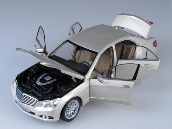 Mercedes-Benz E-Class Elegance (W212) (Minichamps) [2009г., Бежевый жемчуг, 1:18]