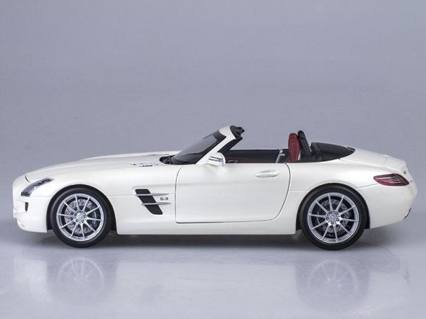 Mercedes-Benz SLS AMG Roadster (Minichamps) [2011г., Белый, 1:43]