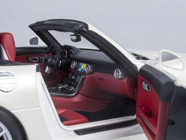 Mercedes-Benz SLS AMG Roadster (Minichamps) [2011г., Белый, 1:43]
