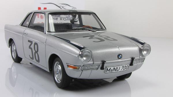 BMW 700 RENNSPORT COUPE FLUGPLATZRENNEN INNSBRUCK 1960 HANS STUCK #38 (Autoart) [1960г., серебристый/черный, 1:18]