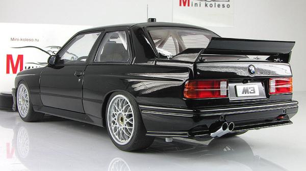 BMW M3 (E30) DTM PLAIN BODY VERSION (Autoart) [1982г., Черный, 1:18]