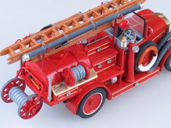 АМО Ф-15 пожарная цистерна (Vector-Models) [1824г., Красный, 1:43]
