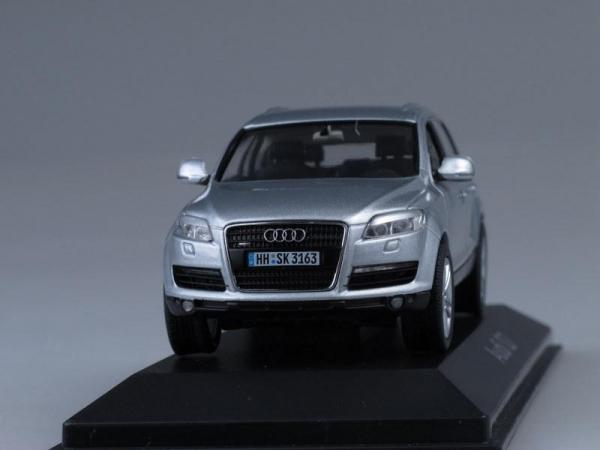 Audi Q7 (Minichamps) [2005г., Серебристый металлик, 1:43]