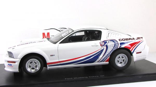 FORD MUSTANG COBRA JET (Autoart) [2009г., Белый, 1:18]