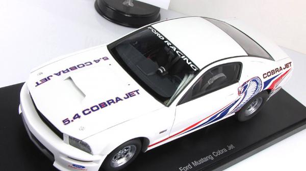 FORD MUSTANG COBRA JET (Autoart) [2009г., Белый, 1:18]