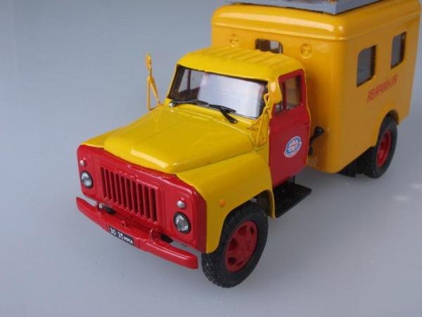 ГАЗ-52-04 (АТ-70) Ремонт контактной сети (Аварийная) (Vector-Models) [1960г., Желтый с красным, 1:43]