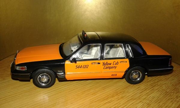 Lincoln Town Car New-York Taxi (Premium X) [1996г., черный , оранжевый, 1:43]