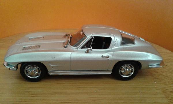 Chevrolet Corvettes C2 Coupe (Minichamps) [1963г., серебристый, 1:43]