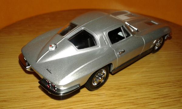 Chevrolet Corvettes C2 Coupe (Minichamps) [1963г., серебристый, 1:43]