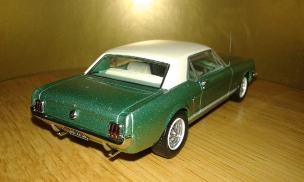 Ford Mustang Convertible (Premium X) [1965г., салатовый, 1:43]