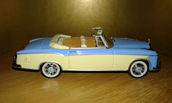Mercedes-Benz 220SE Convertible (WhiteBox) [1958г., бежевый-голубой, 1:43]