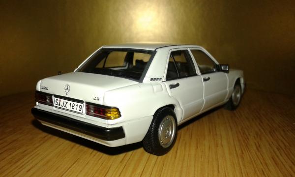 Mercedes-Benz 190E 2.0 (Autoart) [1990г., белый, 1:43]