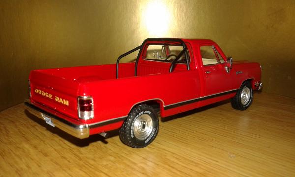 Dodge RAM (Premium X) [1987г., красный, 1:43]