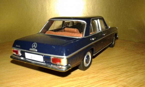 Mercedes-Benz  200 Strich acht (Altaya/IXO) [1972г., темно синий, 1:43]