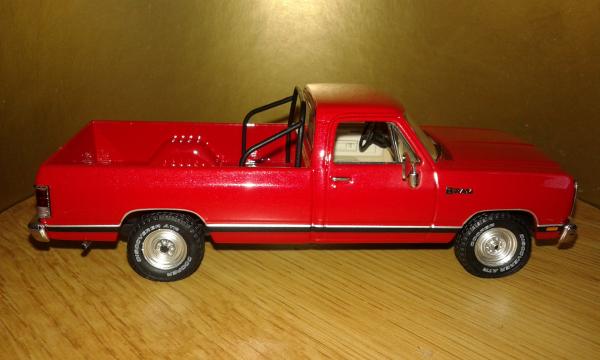 Dodge RAM (Premium X) [1987г., красный, 1:43]