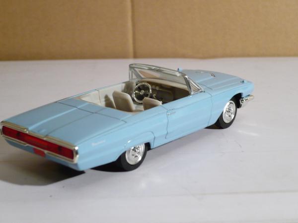 Ford Thunderbird (Road Signature) [1966г., голубой, 1:43]
