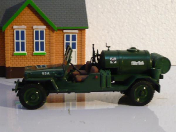 Jeep топливозаправщик малой авиации (Bu Universal Hobbies, КНР) [1962г., зелёный, 1:43]