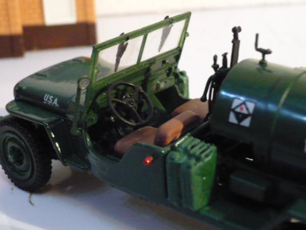 Jeep топливозаправщик малой авиации (Bu Universal Hobbies, КНР) [1962г., зелёный, 1:43]