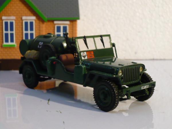 Jeep топливозаправщик малой авиации (Bu Universal Hobbies, КНР) [1962г., зелёный, 1:43]