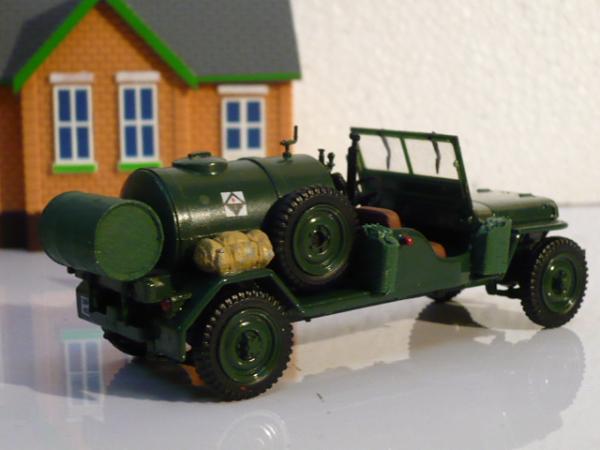 Jeep топливозаправщик малой авиации (Bu Universal Hobbies, КНР) [1962г., зелёный, 1:43]