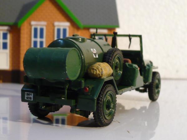 Jeep топливозаправщик малой авиации (Bu Universal Hobbies, КНР) [1962г., зелёный, 1:43]