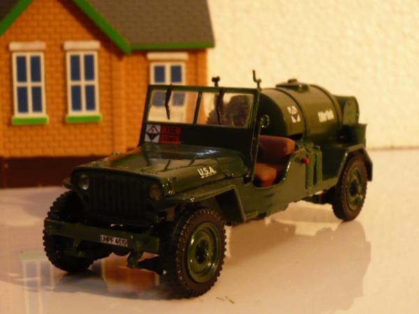 Jeep топливозаправщик малой авиации (Bu Universal Hobbies, КНР) [1962г., зелёный, 1:43]