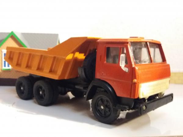 КАМАЗ-5511 (Элекон) [1977г., красная кабина, оранжевый кузов, 1:43]