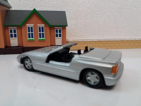 BMW Z1, родстер (Maisto) [1988г., серебро, 1:38]