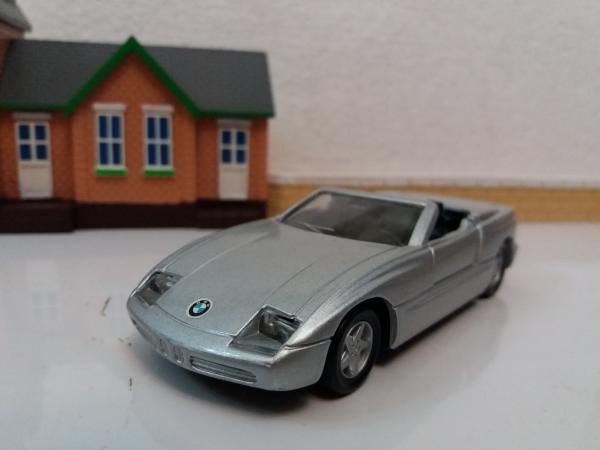 BMW Z1, родстер (Maisto) [1988г., серебро, 1:38]