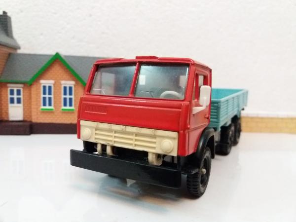 КАМАЗ-5320 (Элекон) [1976г., красный с голубым кузовом, 1:43]