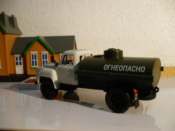 ГАЗ-52 топливозаправщик (Michalych, доработка НАП) [1978г., белый и хаки, 1:43]